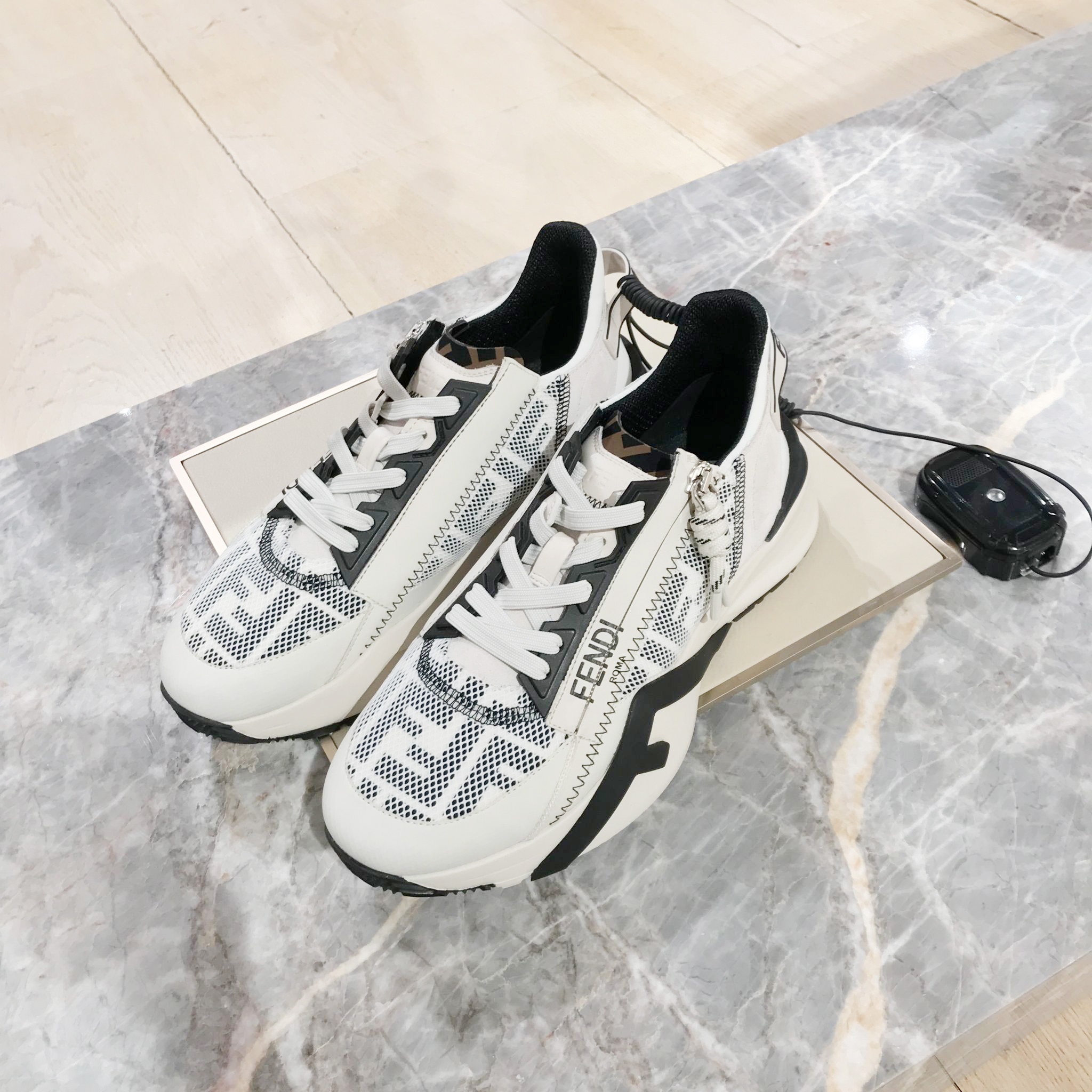 ★FENDI★フェンディ フロー Lycra ロートップ スニーカー