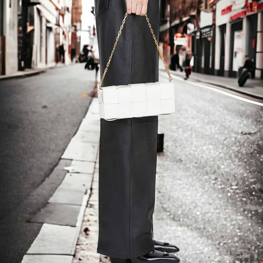 ショルダーバッグ・ポシェット BOTTEGA VENETA Baguette Pochette Shoulder Bag