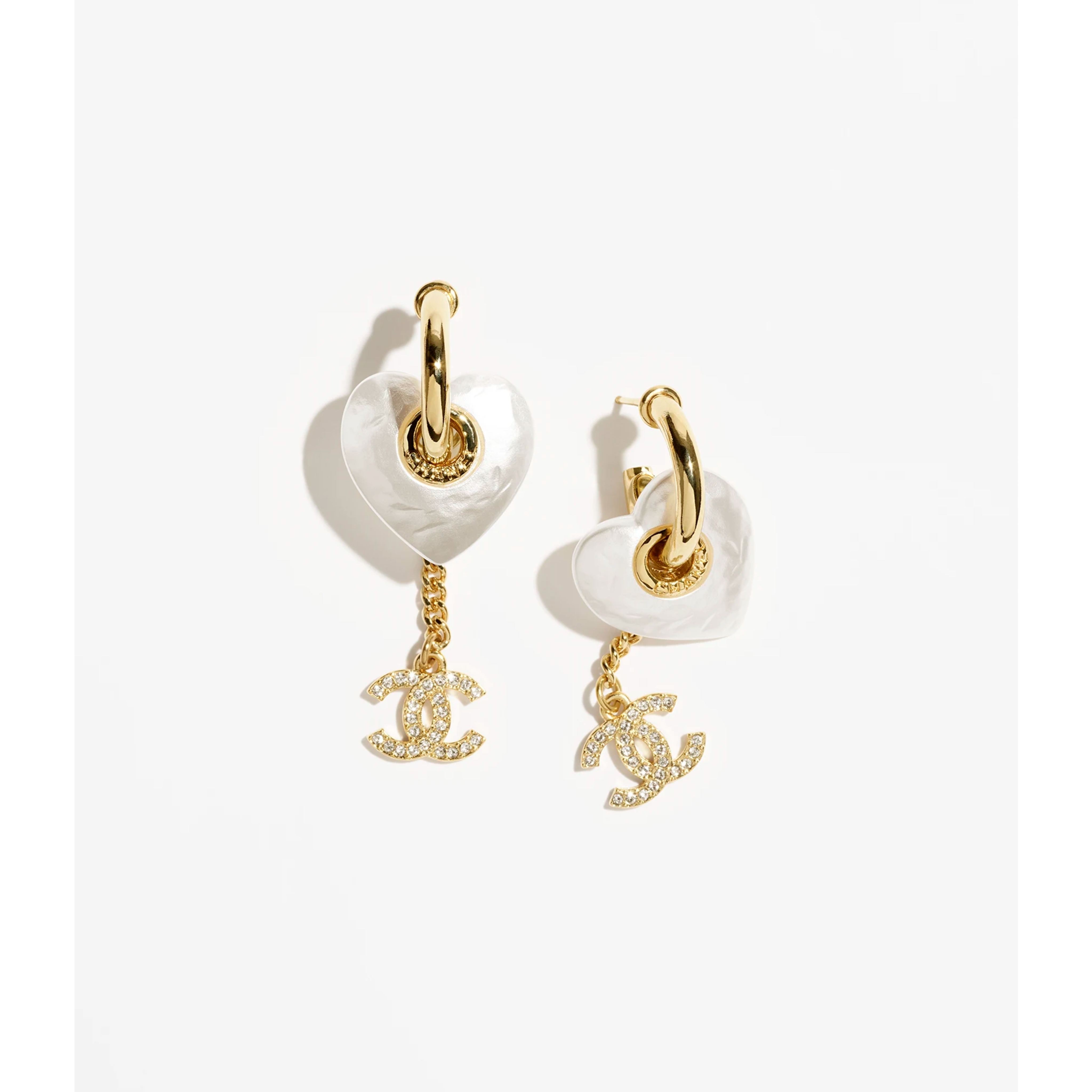 2024SS☆送料無料！【CHANEL】CCロゴ ハート ピアス ストラス