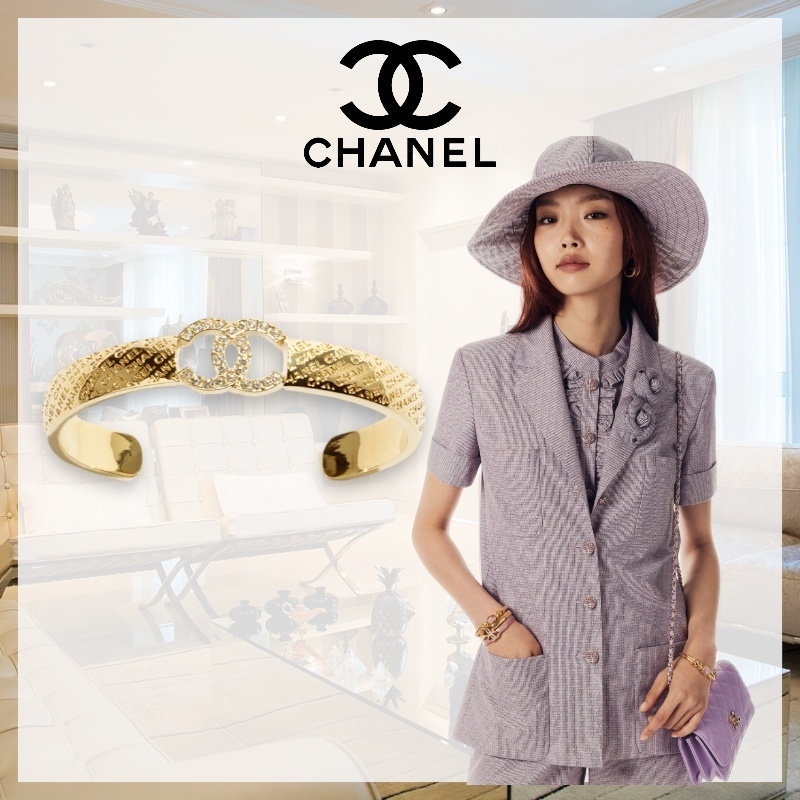 【ゴールドの輝きが印象的】 CHANEL CCロゴ バングル