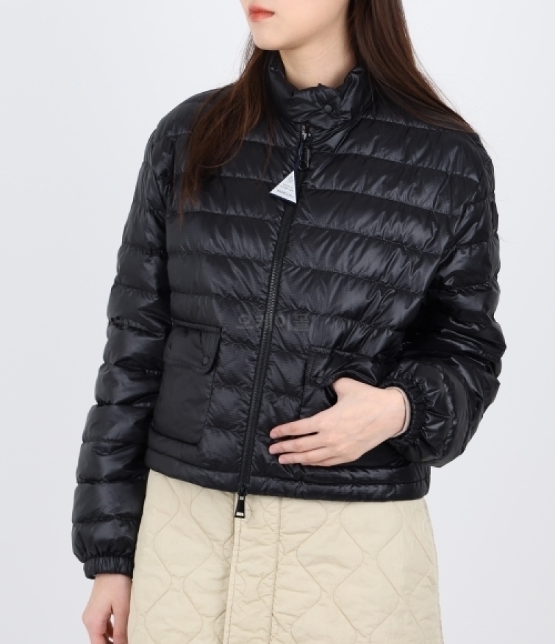 MONCLER｜DOWN JACKETS (1A00046 5964A 999)