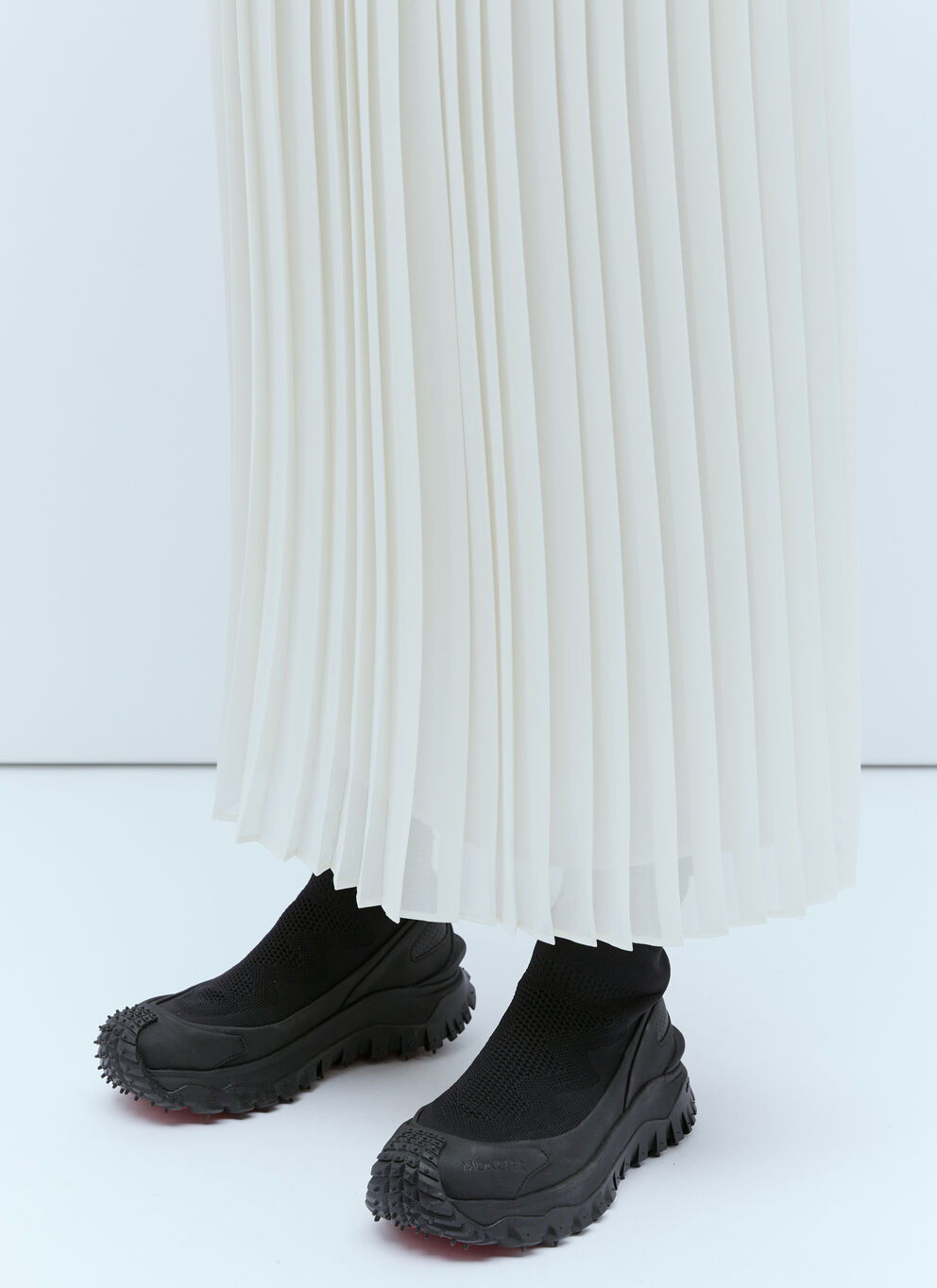 MONCLER プリーツスカート ホワイト 数量限定 大人気 MONCLER プリーツスカート ホワイト 数量限定 大人気 ボトムス