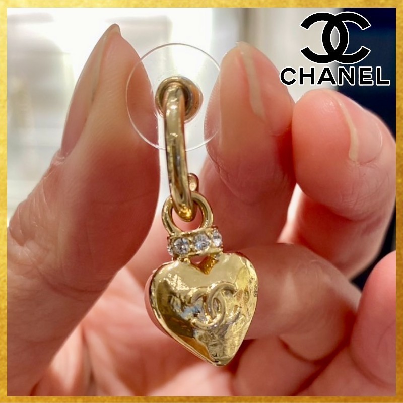 【輝くハートが可愛い】 CHANEL CCロゴ ピアス