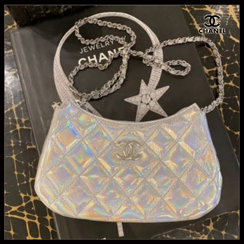 【オーロラカラーが煌めく】CHANEL チェーンクラッチ