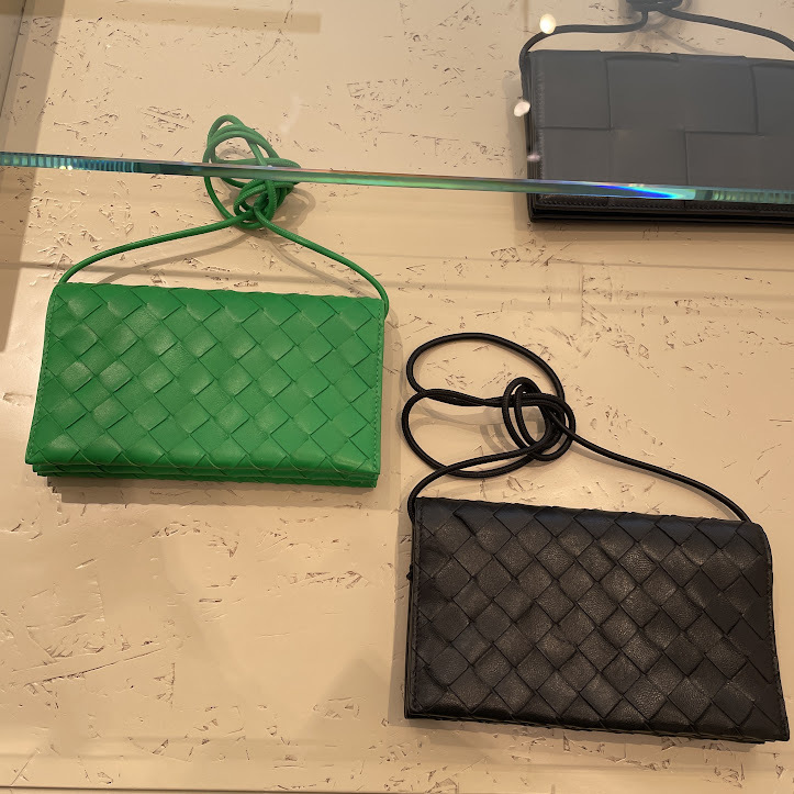 ボッテガヴェネタ ラムレザー シガレットケース ストラップ付