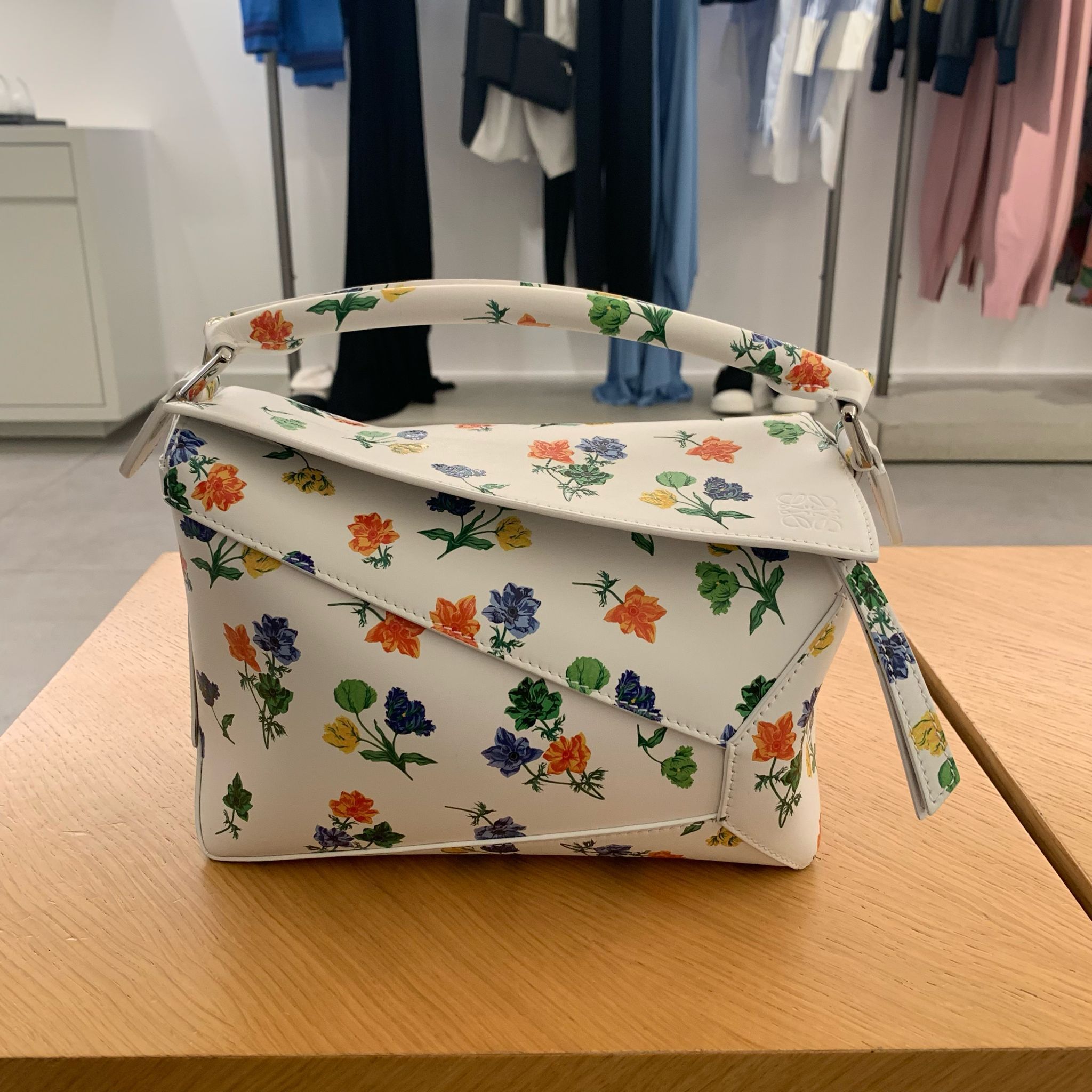 LOEWE＊セール価格！パズルバッグ フラワープリント ミニ LOEWE＊セール価格！パズルバッグ フラワープリント スモール