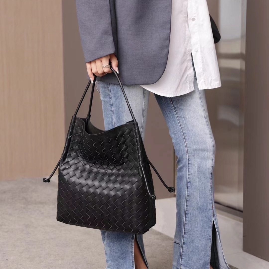 韓国デザイン 牛革 リアルレザー 大容量トートバッグ BAG 韓国デザイン リアルレザー 大容量 トートバッグ 牛革 BAG