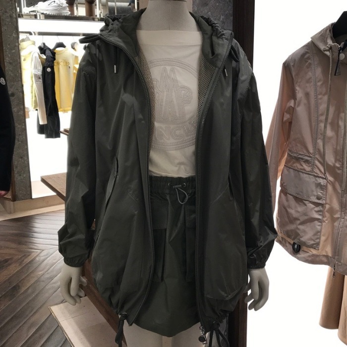 パリ直営店買付【MONCLER】セージグリーンミニスカート