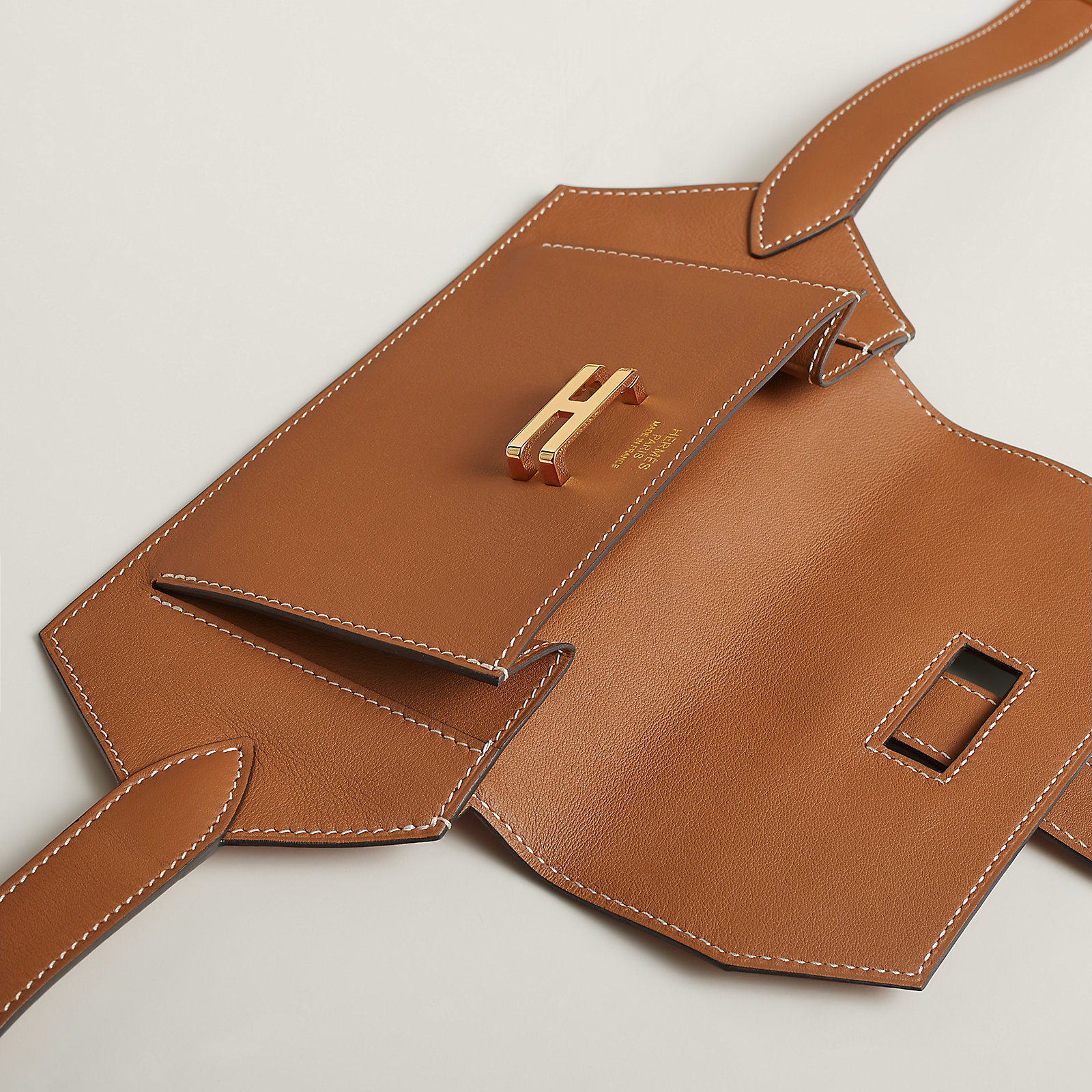 【身軽にお洒落が決まる】★HERMES★エランポケット 24 身軽にお洒落が決まる】☆HERMES☆エランポケット 24 (HERMES