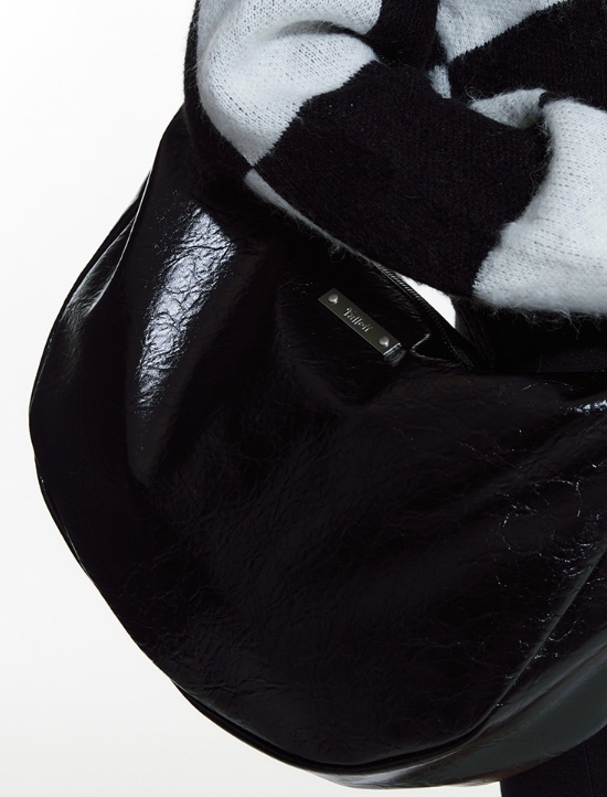 ★送料・関税込★FALLETT★Crack Leather Moonbag★ FALLETT] CRACK LEATHER MOON BAG/追跡付 ショルダーバッグ