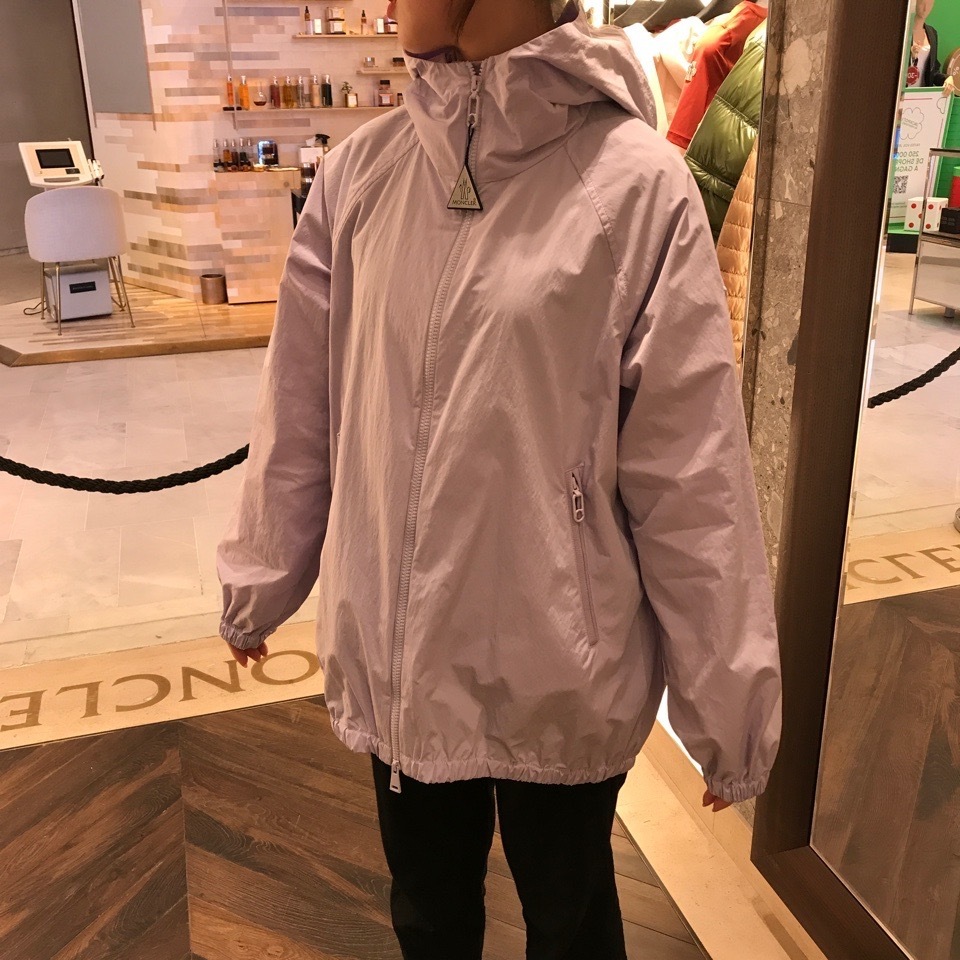 パリ直営店買付【MONCLER】Euridice 後ろリボンが可愛いパーカー パリ直営店買付【MONCLER】Euridice 後ろリボンが可愛いパーカー
