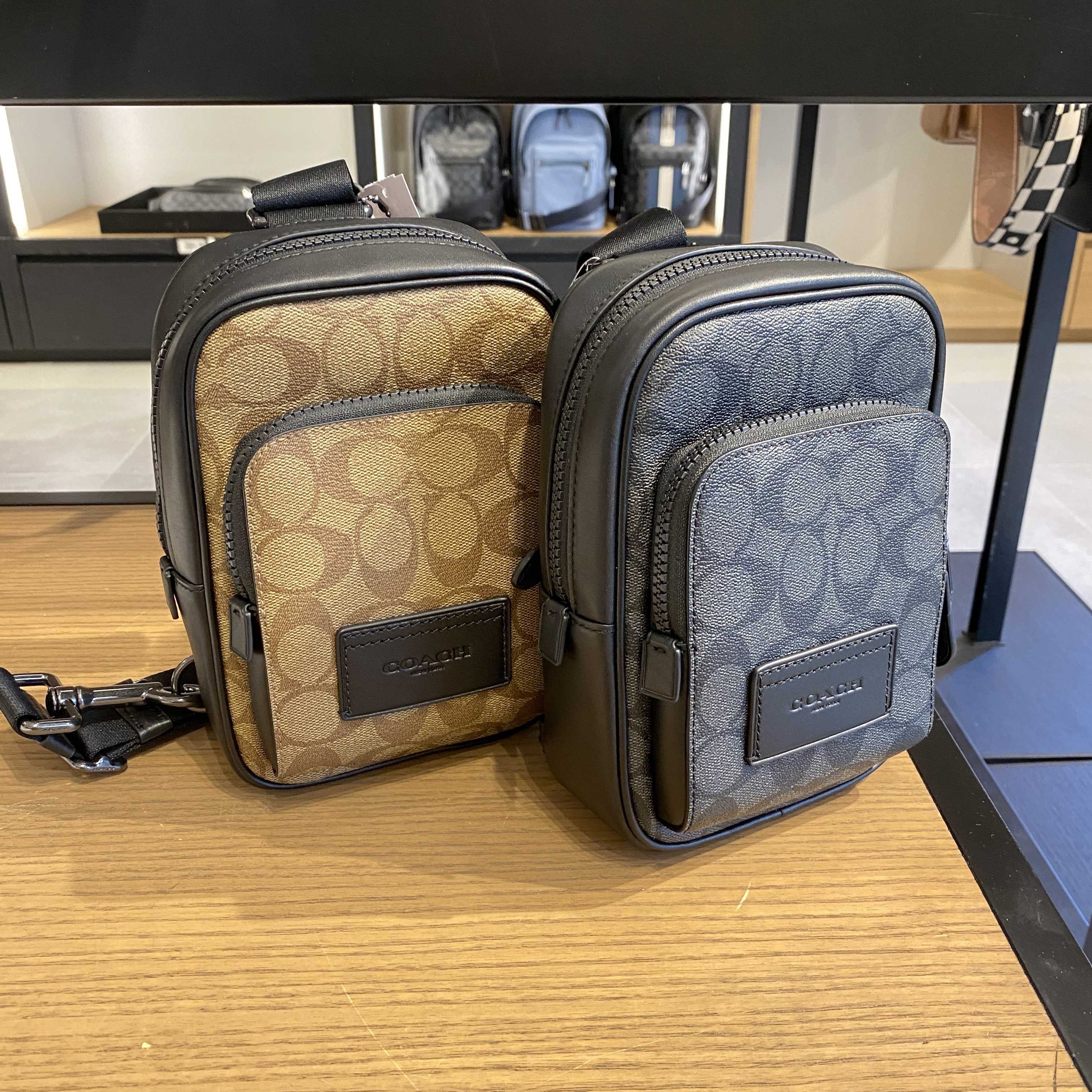 ショルダーバッグ Coach Track Pack 14 In Signature Canvas CL412
