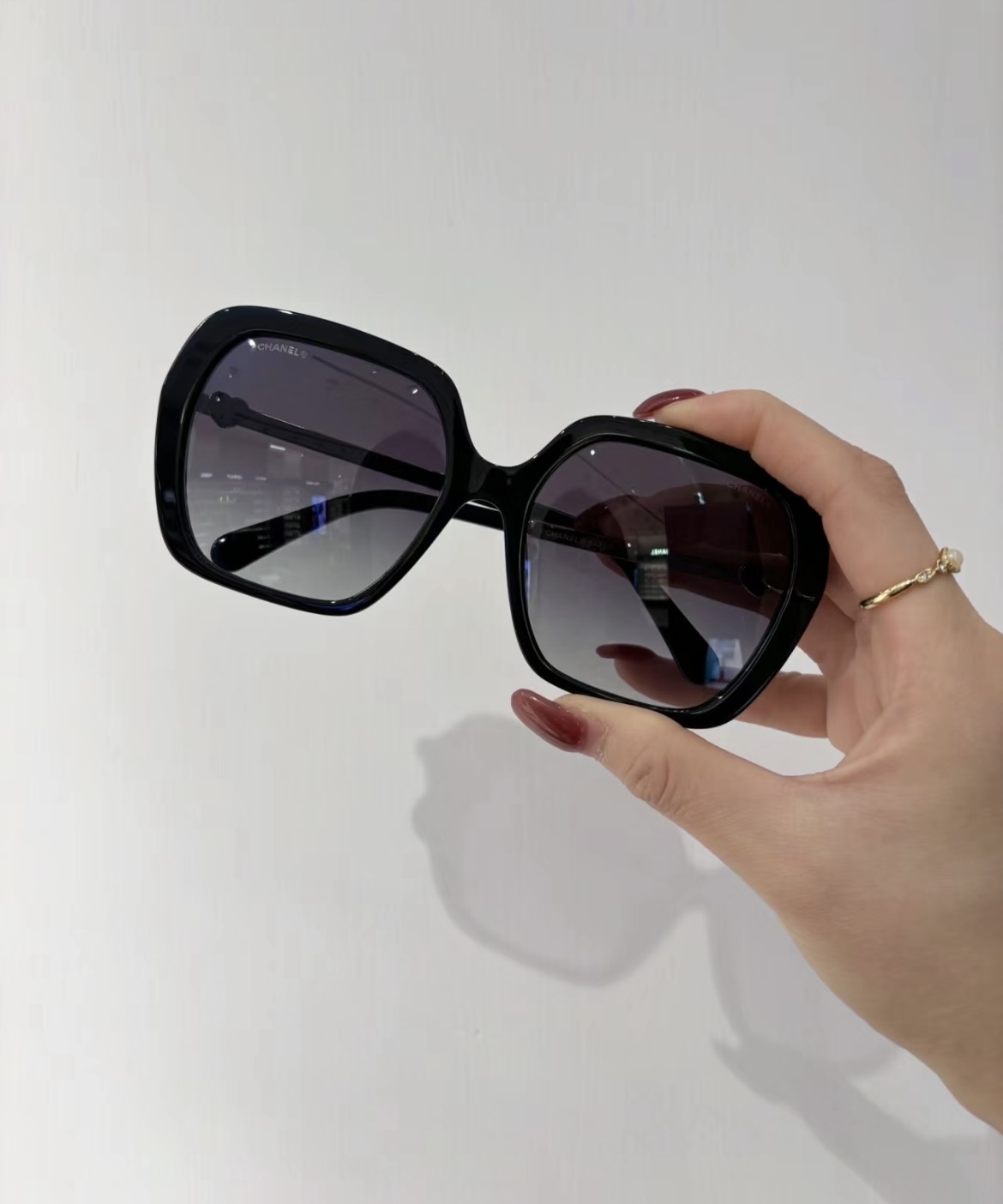 さりげないミニハートが可愛い 小顔効果！ CHANEL サングラス