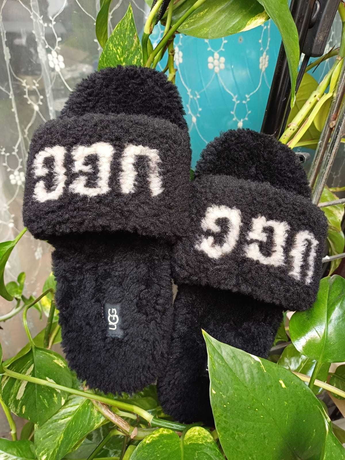 UGGアグ COZETTA CURLY GRAPHIC SLIPPERサンダル 追跡送料関税込 UGGアグ COZETTA CURLY GRAPHIC SLIPPERサンダル 追跡送料関税込