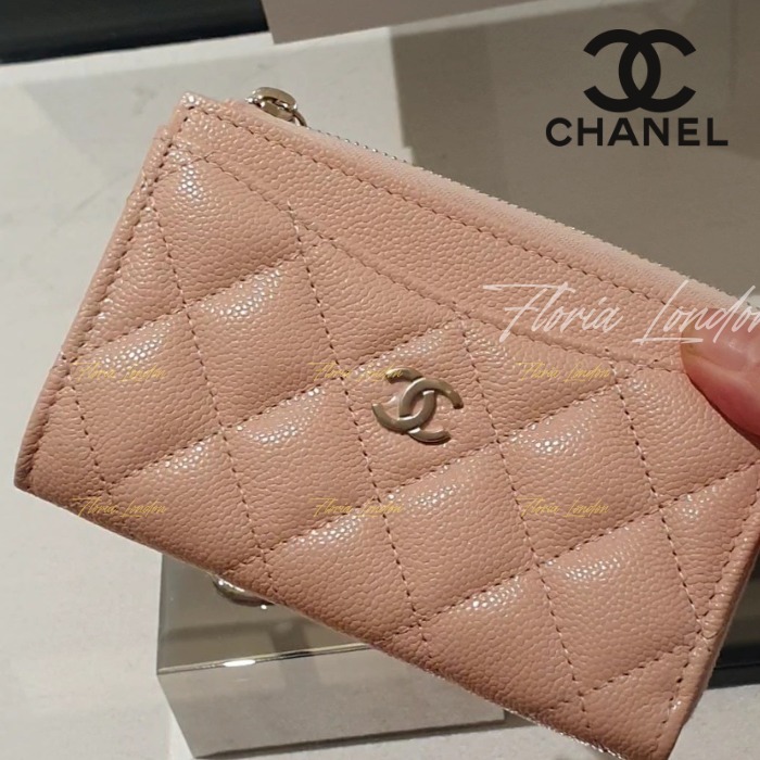 金ロゴが上品【CHANEL】大人気ベビーピンク フラグメントケース