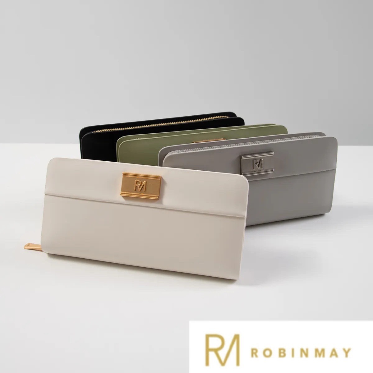 CELINE【入手困難】COMPACT ZIPPED WALLET★CUIR TRIOMPHE★全色 CELINE【入手困難】COMPACT ZIPPED WALLET☆CUIR TRIOMPHE☆全色