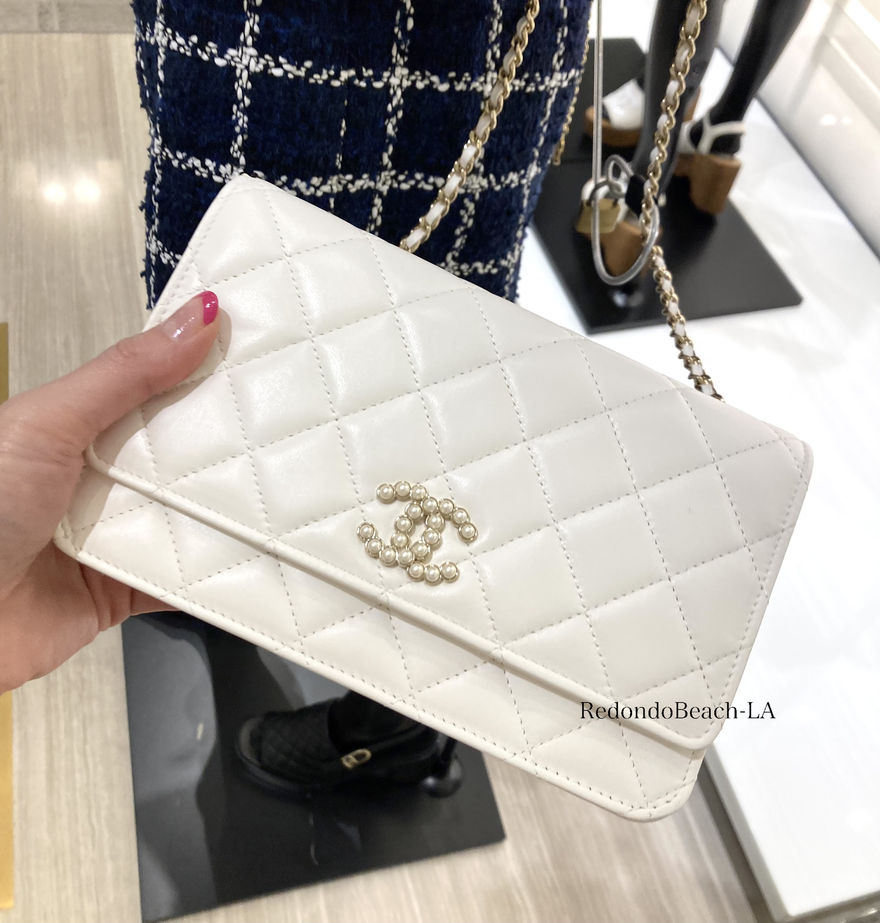 【超希少】CHANEL★チェーンウォレット★パールチェーン付き 超希少で上品なパールCCロゴ】CHANEL☆チェーンウォレット