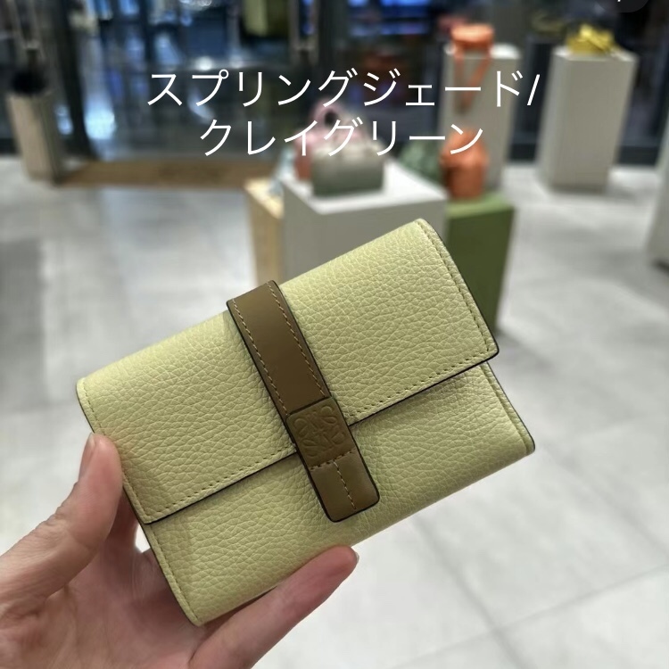 楽天市場】ロエベ LOEWE 三つ折り財布 ススワタリ バーティカル ウォレット 千と千尋の神隠し まっくろくろすけ ハバナ ジブリ アナグラム  C643S33X04 メンズ レディースサイフ お札入れ エレガント 高級 上品 大人 ブランド【中古】 : BRANDSHOP KRONE 楽天市場店