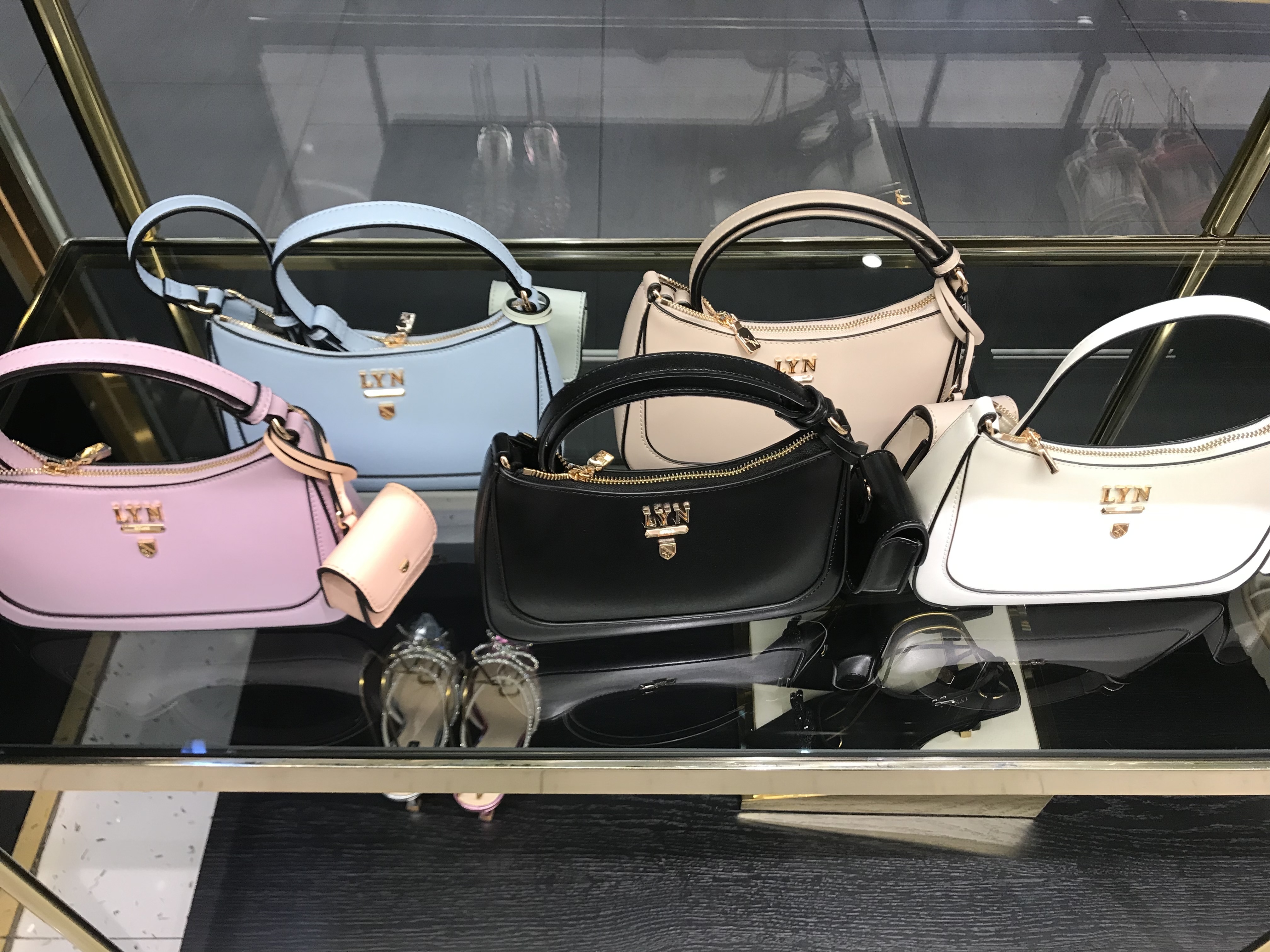 LYN ミニショルダーバッグ ミニミニポーチ付き
