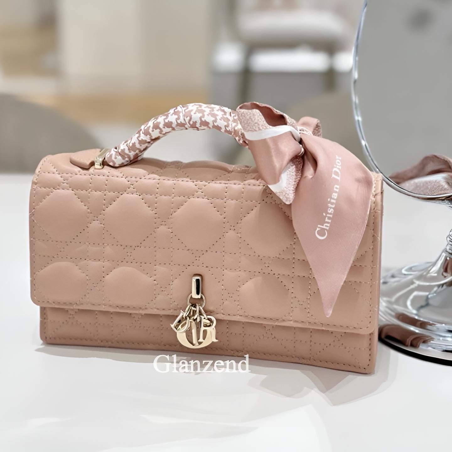 淡いピンクが可愛い♡【Dior】《Miss Dior》ミニバッグ