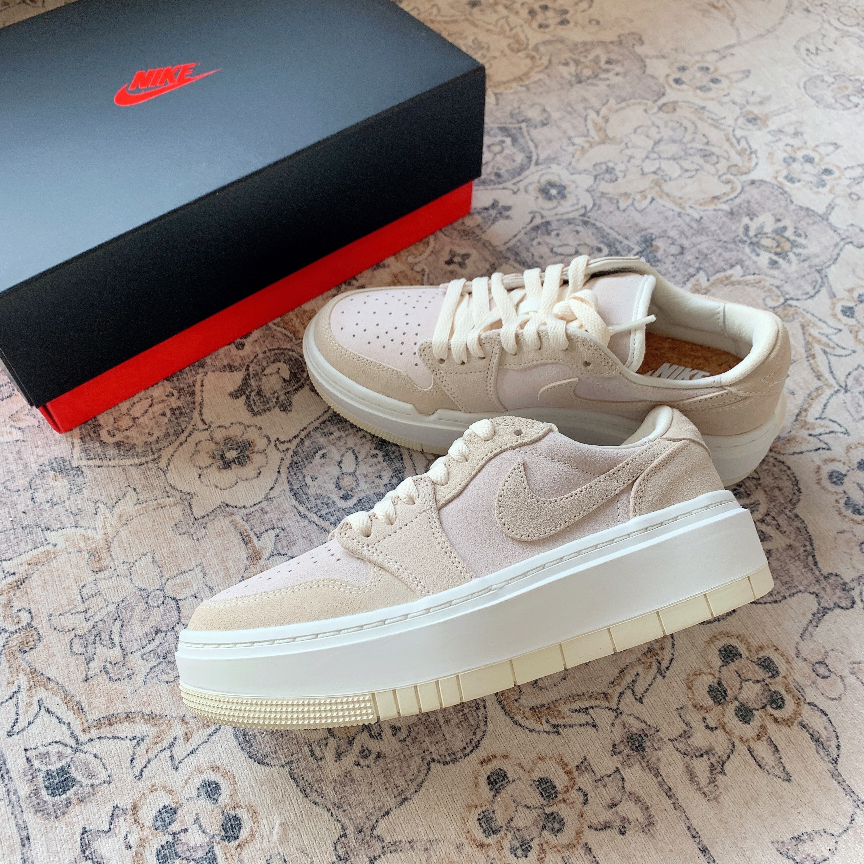 【NIKE】WMNS Air Jordan 1 Low Elevate \"Beige\"