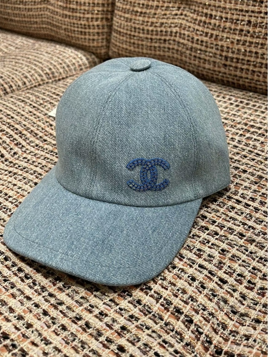 流行りのデニムを帽子で取り入れる 裏も激かわ CHANEL キャップ
