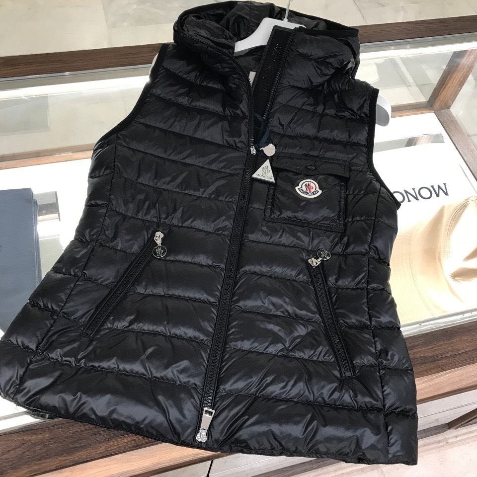 パリ直営店買付【MONCLER】Glygos フード付きダウンベスト☆3色