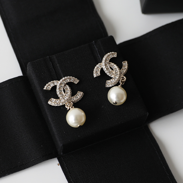 【CHANEL】シャネル キュービック パール イヤリング CHANEL】シャネル キュービック パール イヤリング