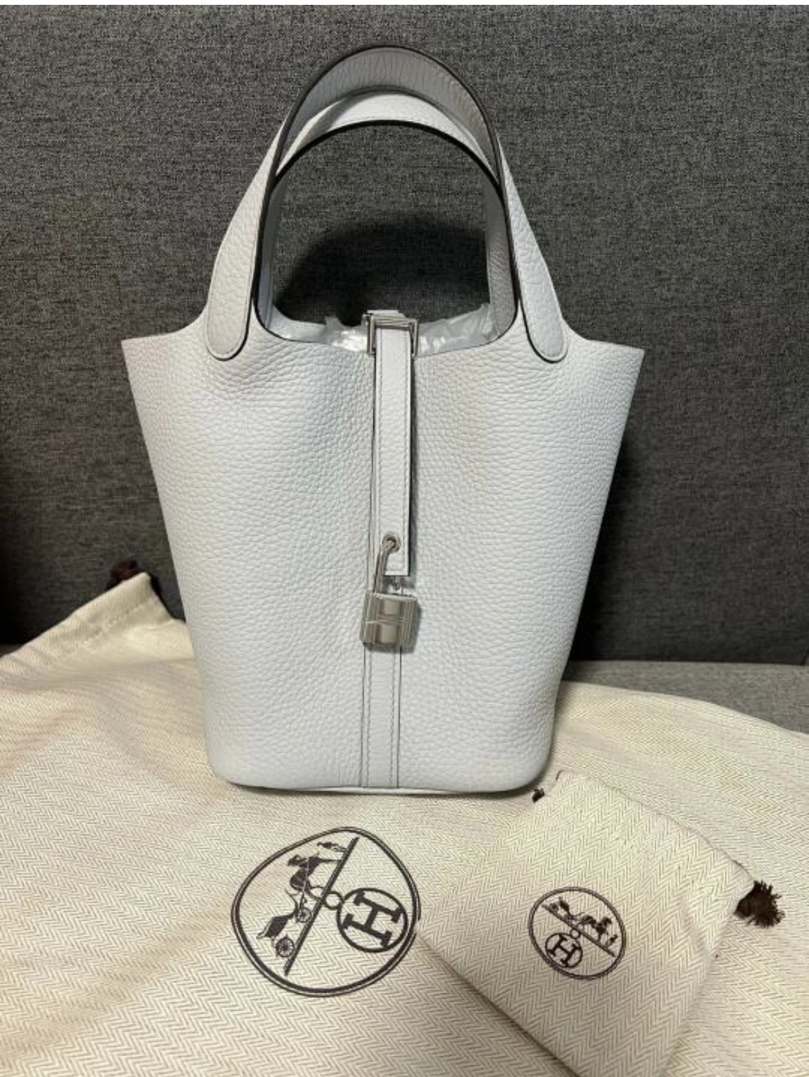 奇跡の入荷 コーデになじむ素敵カラー Hermes ピコタンロック 18