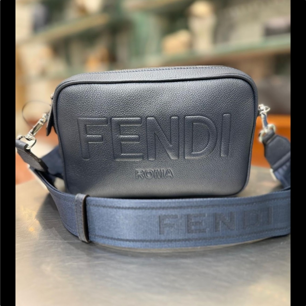 24SS【FENDI】FENDI ROMAカメラケース フルグレインレザー