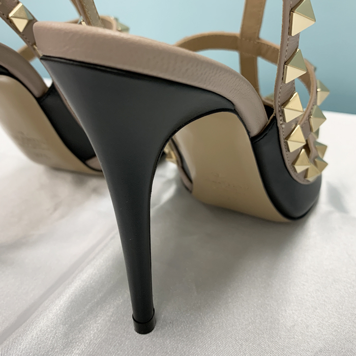【即発】VALENTINO ROCKSTUD ストラップパンプス VW2S0393VOD 即発】VALENTINO ROCKSTUD ストラップパンプス VW2S0393VOD