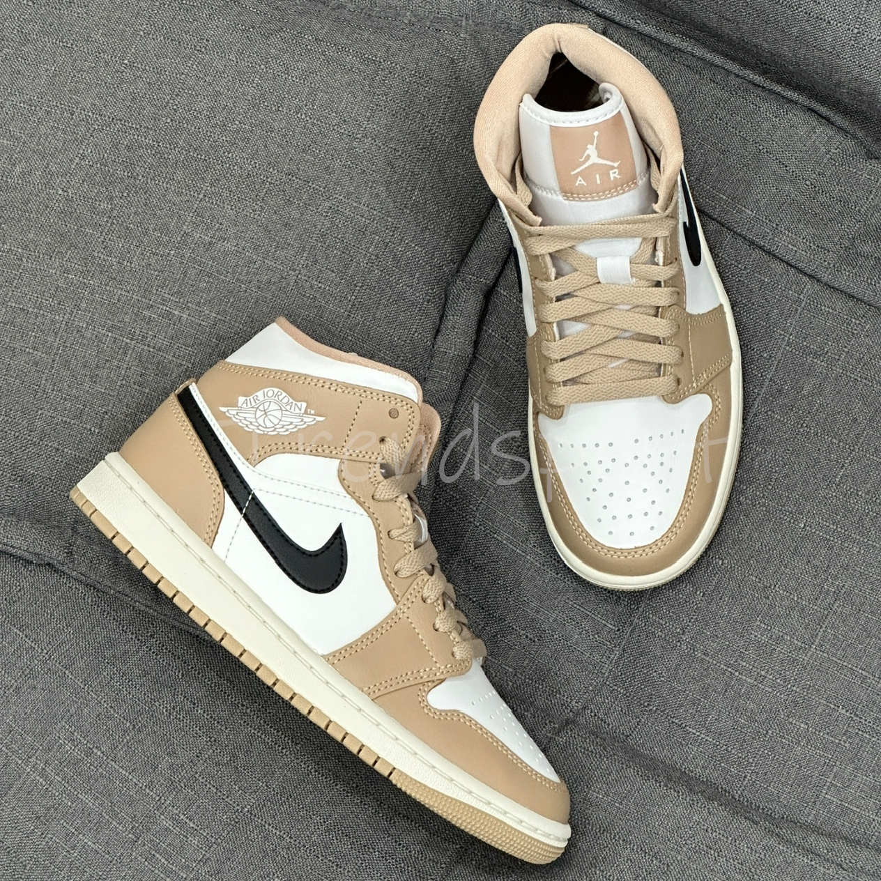 ★ナイキ★ WMNS AIR JORDAN 1 MID \"Desert“全サイズ確保