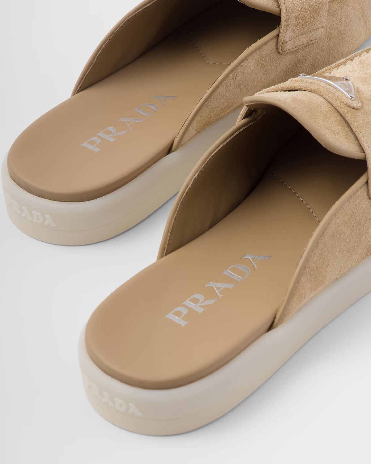 PRADA【海外限定】モダンなシルエット ◇ スエードミュール 人気