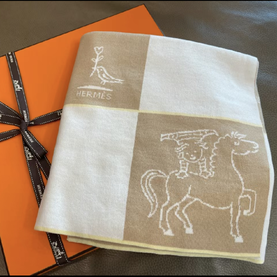 【出産のお祝いにも最適】HERMES プレード《カブリオル》