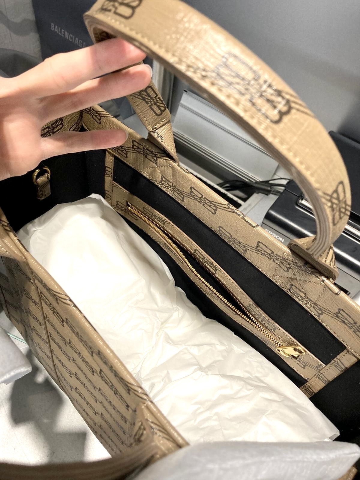 【関税込】BALENCIAGA ハードウェア 2.0 S トートバッグ 関税込】BALENCIAGA ハードウェア 2.0 M トートバッグ