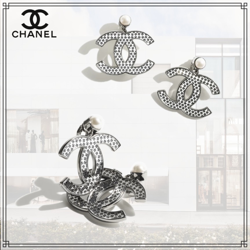 《上品に♪》 CHANEL ピアス