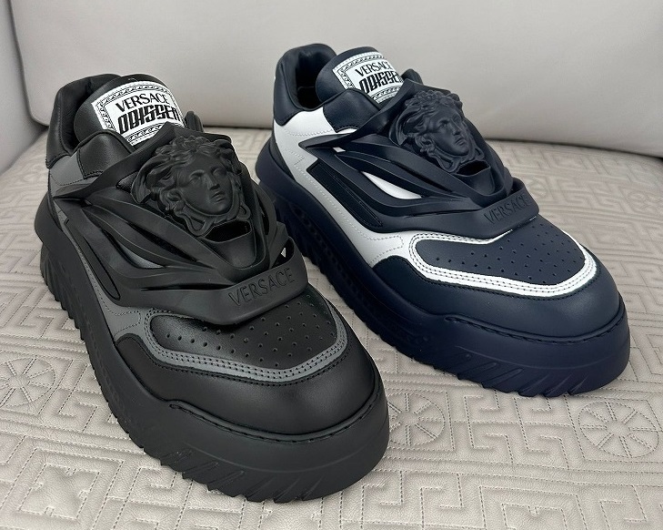 ★関税込み★【DIESEL】 革 ロゴ チャンキースニーカー 関税込み☆DIESEL☆レザー ロゴ バイカラーチャンキースニーカー