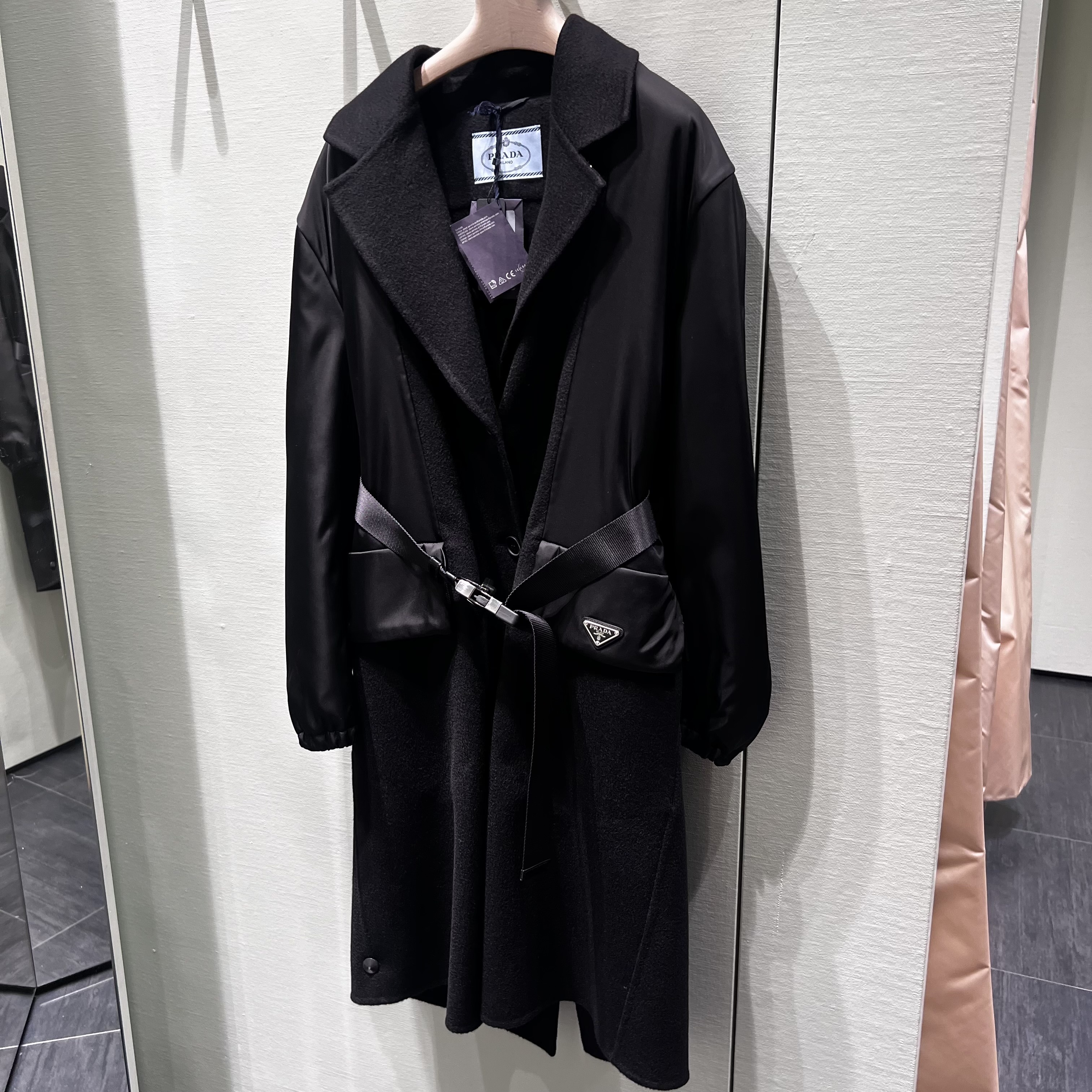 PRADA】セール価格＊Re-Nylon カシミヤ コート ロゴ (PRADA