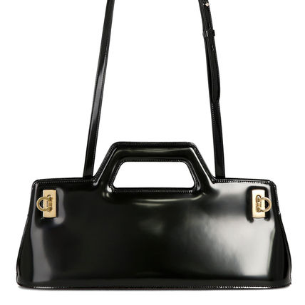 現地価格セール wanda FERRAGAMO(フェラガモ) バッグ・カバン