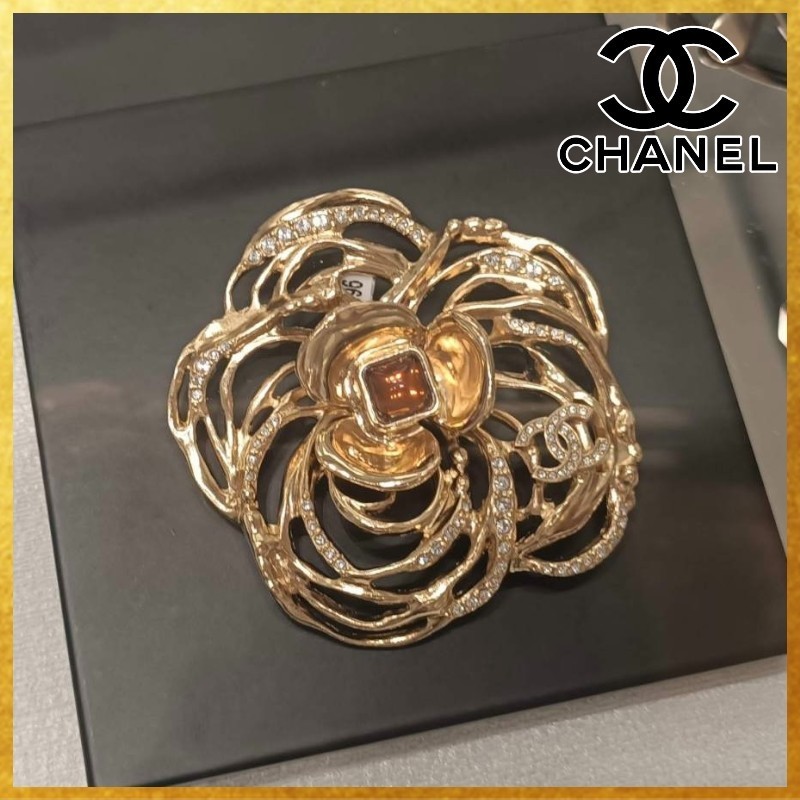 【ゴージャスで存在感溢れる指先に】CHANEL CCロゴ リング