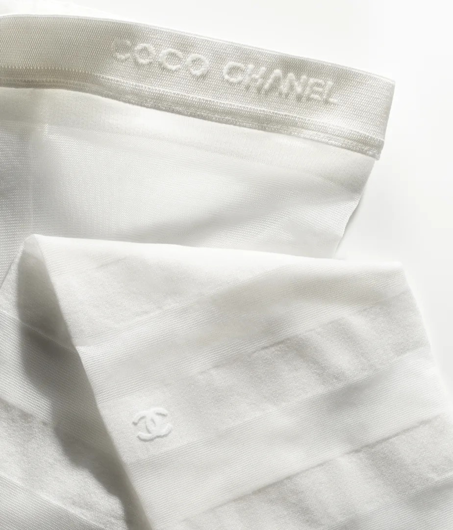 《24SS》シンプルで透け感が可愛い♪【CHANEL】シャネル タイツ