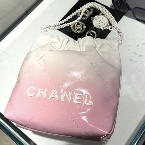【おしゃれ可愛い☆】CHANEL 22ミニハンドバック Chanel 22 ミニ ハンドバッグ、シャイニー カーフスキン
