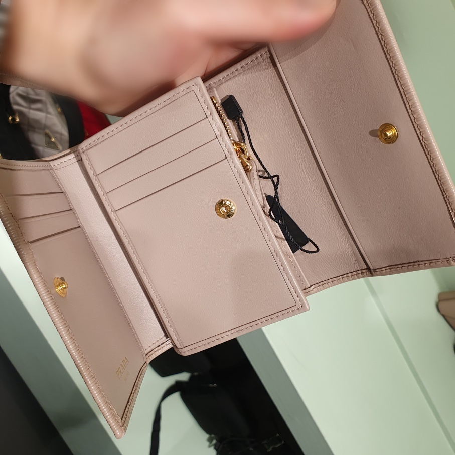 PRADA プラダ VITELLO MOVE ヴィッテロムーブ 二つ折り財布