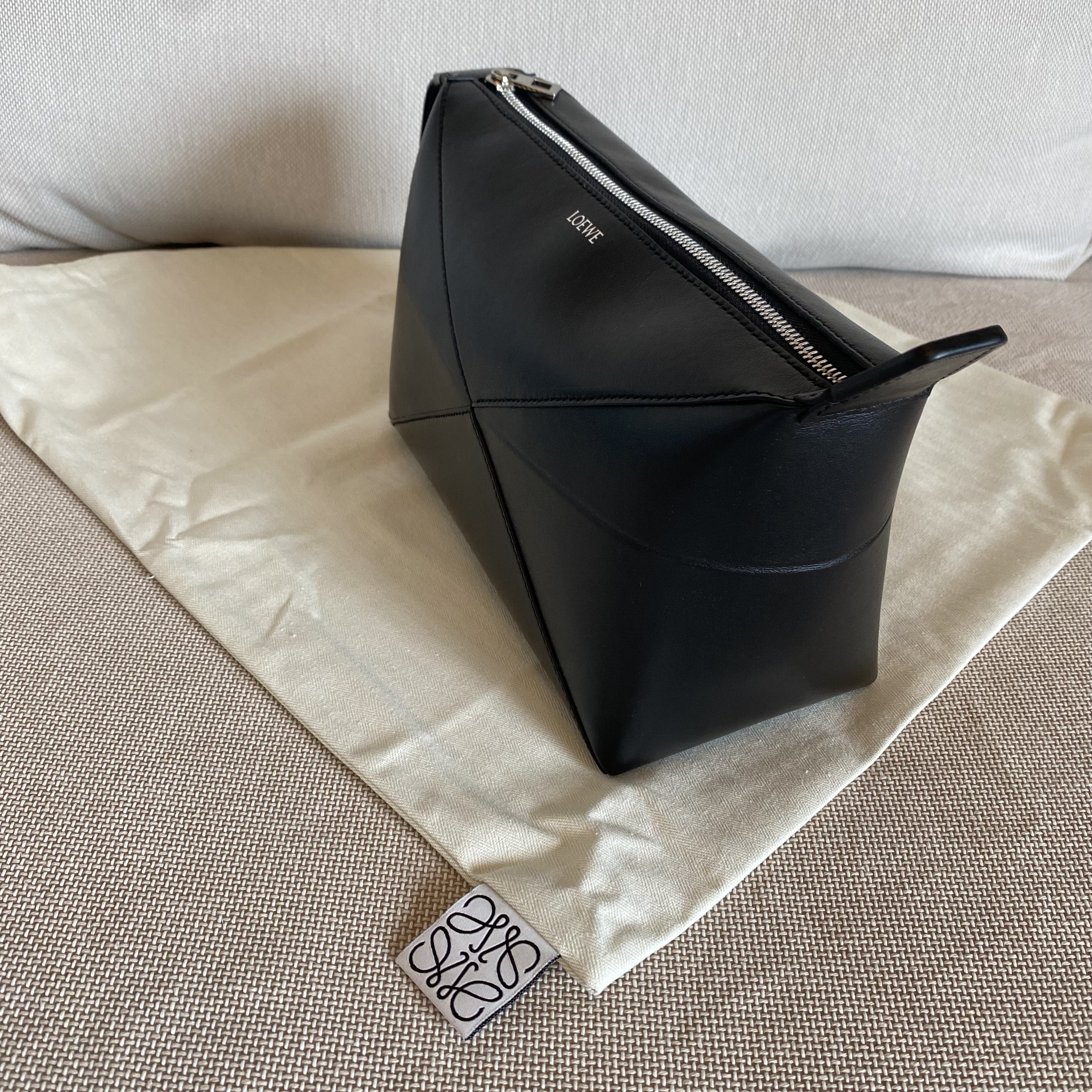 ★関税・送料込み【LOEWE】パズル フォルド ウォッシュ バッグ 関税負担なし♪LOEWE パズルフォルド ウォッシュバッグ (LOEWE