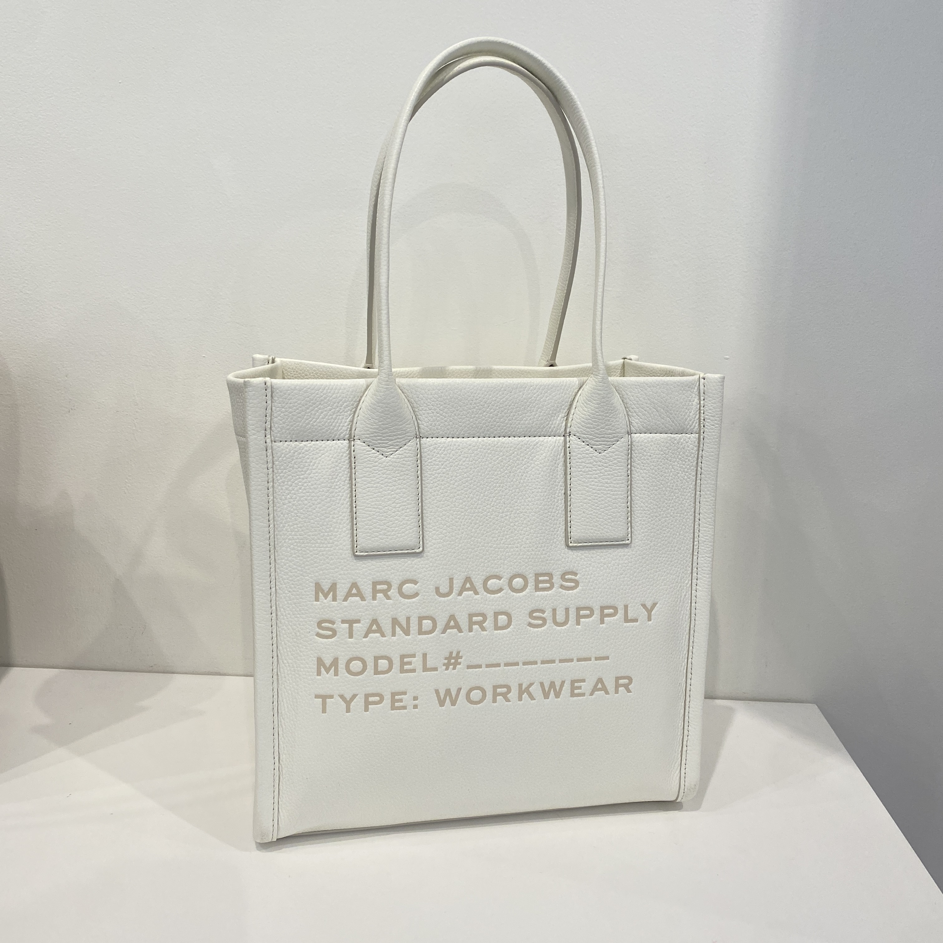 新作☆Marc Jacobs☆4P4HTT008H01 large Leather Tote (MARC