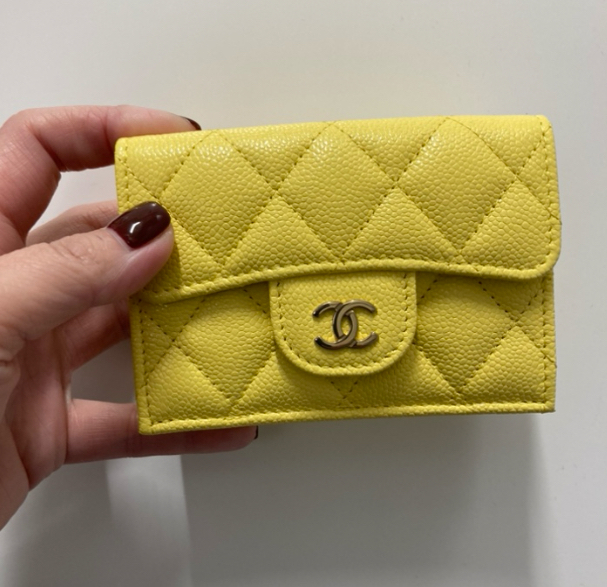 【やさしい幸運カラー】CHANEL 三つ折り財布 イエロー