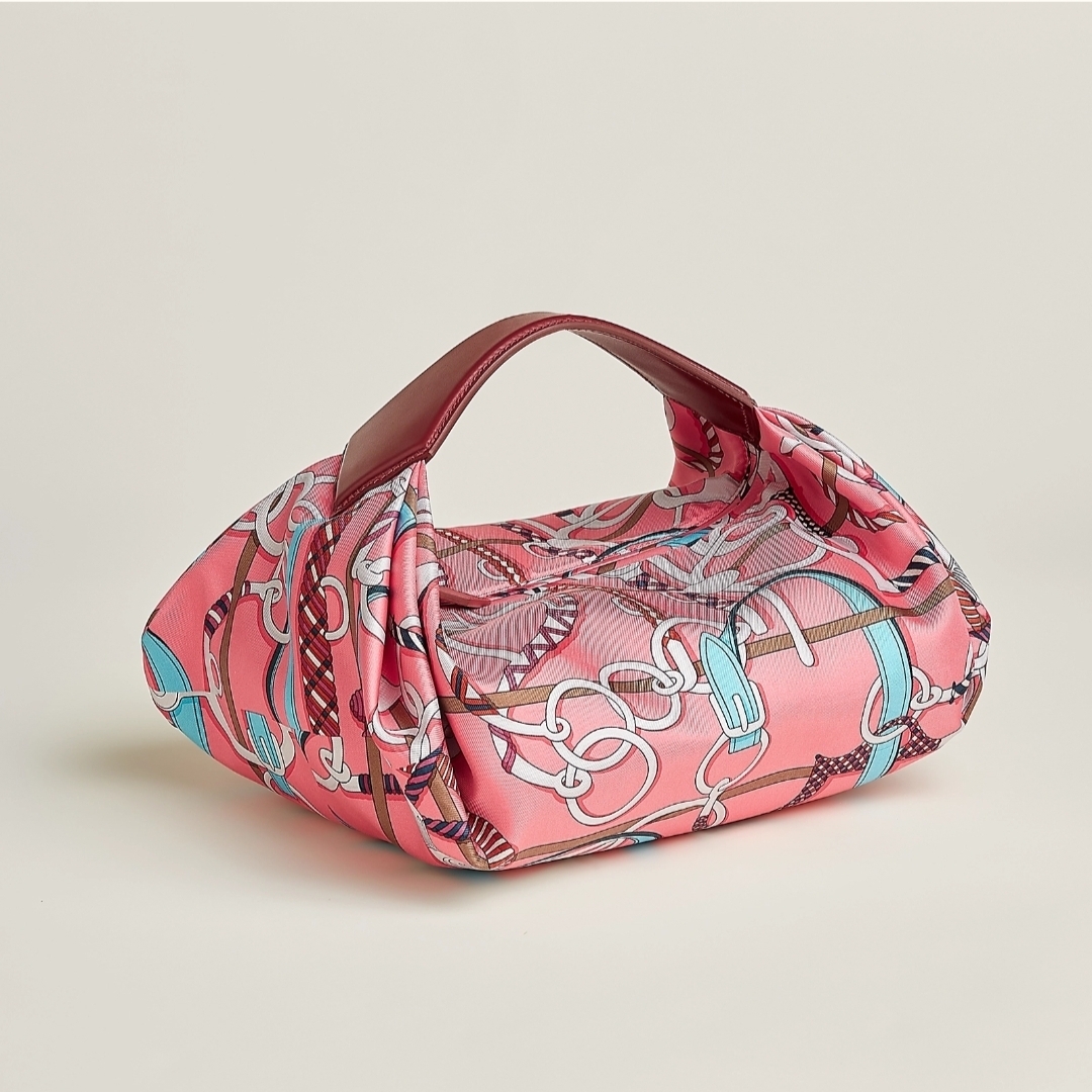 【24SS新作♪柄が素敵な印象に】HERMES Balusoie シルク バッグ 24SS新作♪柄が素敵な印象に】HERMES Balusoie シルク バッグ