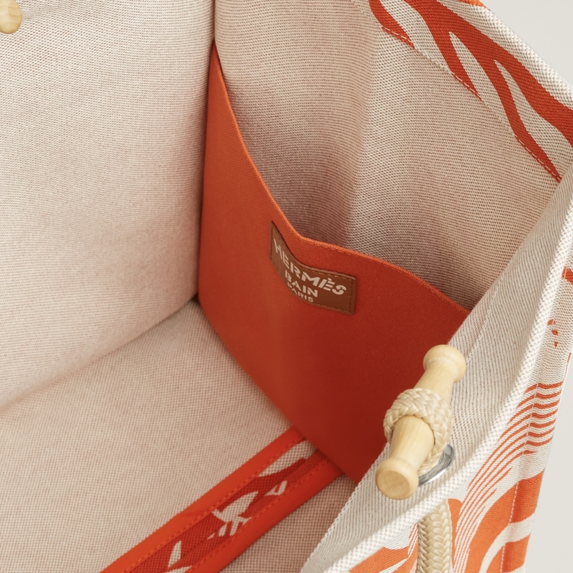 【素敵♪】HERMES パイナップル入りタイガービーチバッグ トート お洒落♪】HERMES ビーチバッグ タイガー 24SS (HERMES/トート