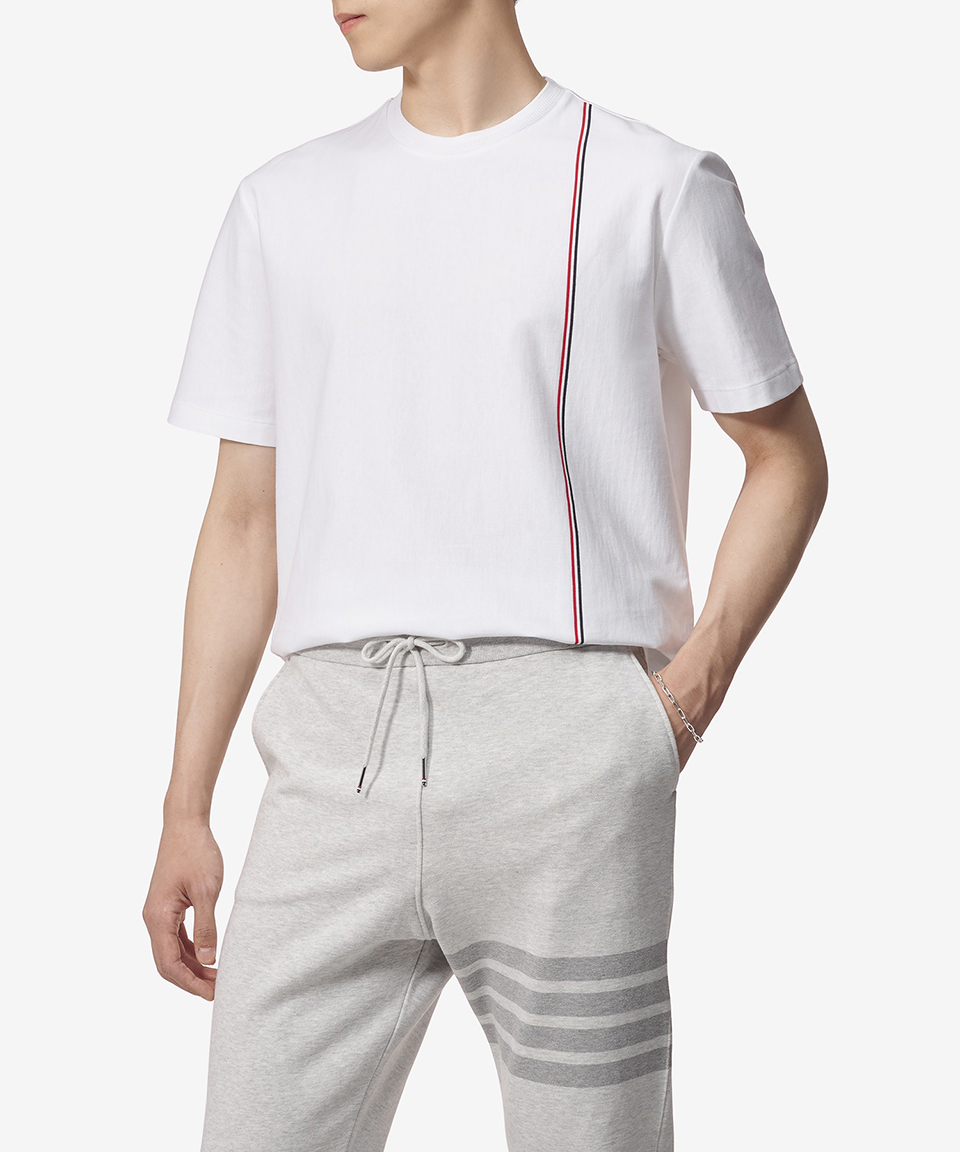 《THOM BROWNE》 MJS252A J0138 100 RWB ストライプ Tシャツ