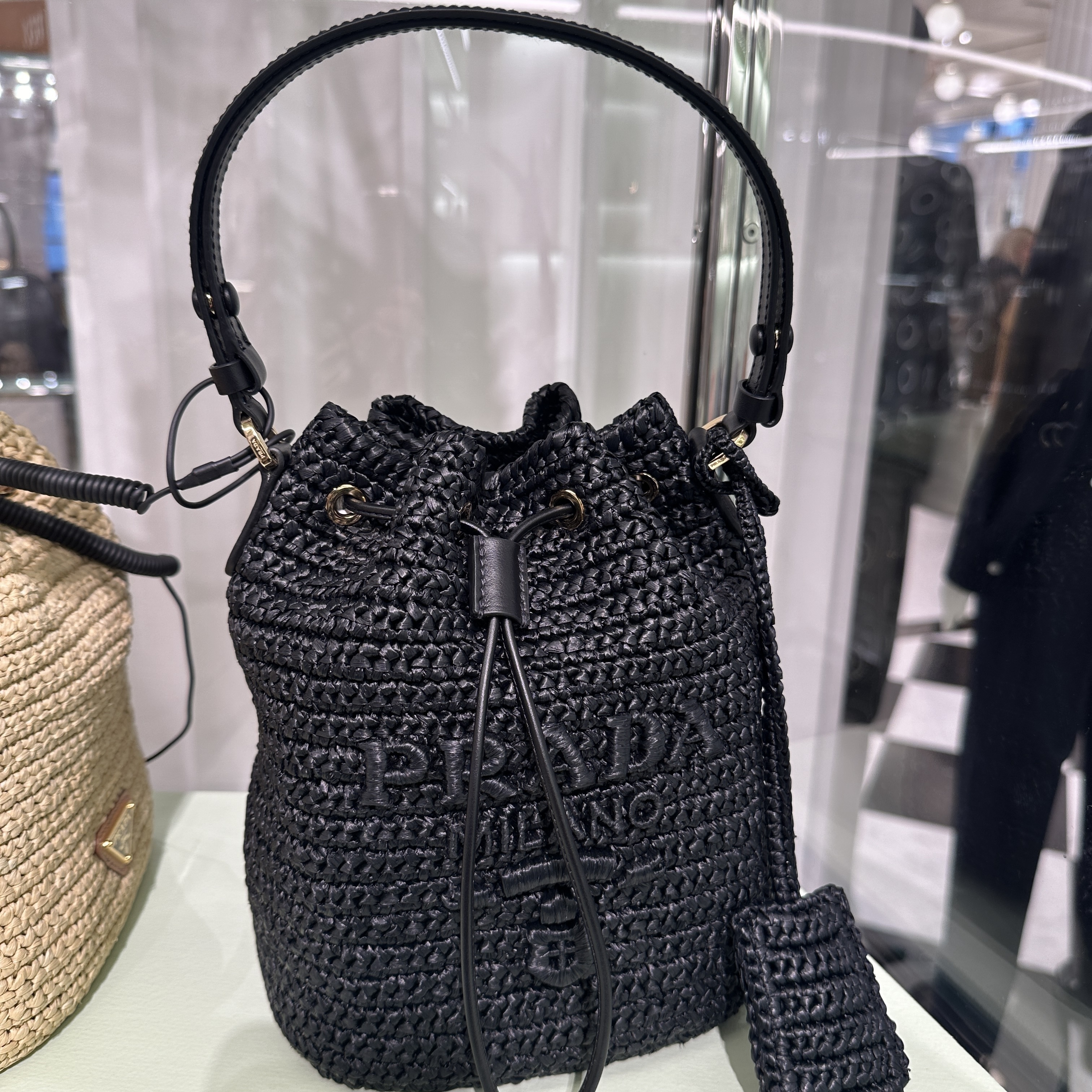PRADA プラダ クロシェxレザー ミニバケットバッグ 1BE068_2M2T PRADA プラダ クロシェxレザー ミニバケットバッグ 1BE068_2M2T